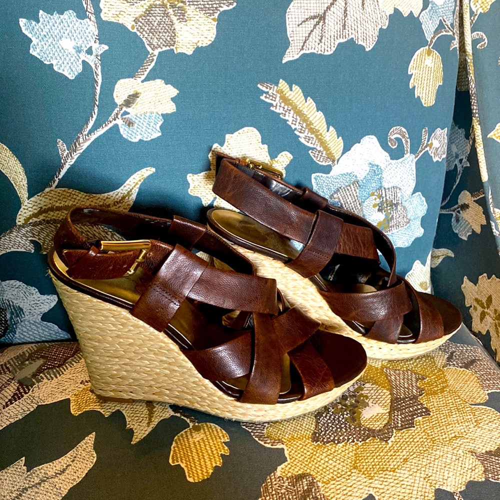 Jessica Simpson wedge sandal-Crepe